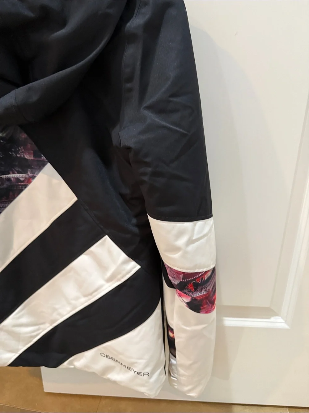 Obermeyer Black, White & Multicolor Floral-Pattern Ski Jacket